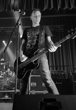 Lars - Bass