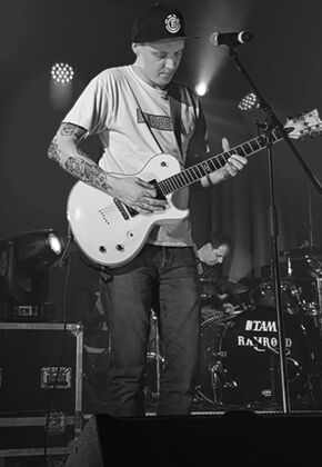 Kev - Gitarre